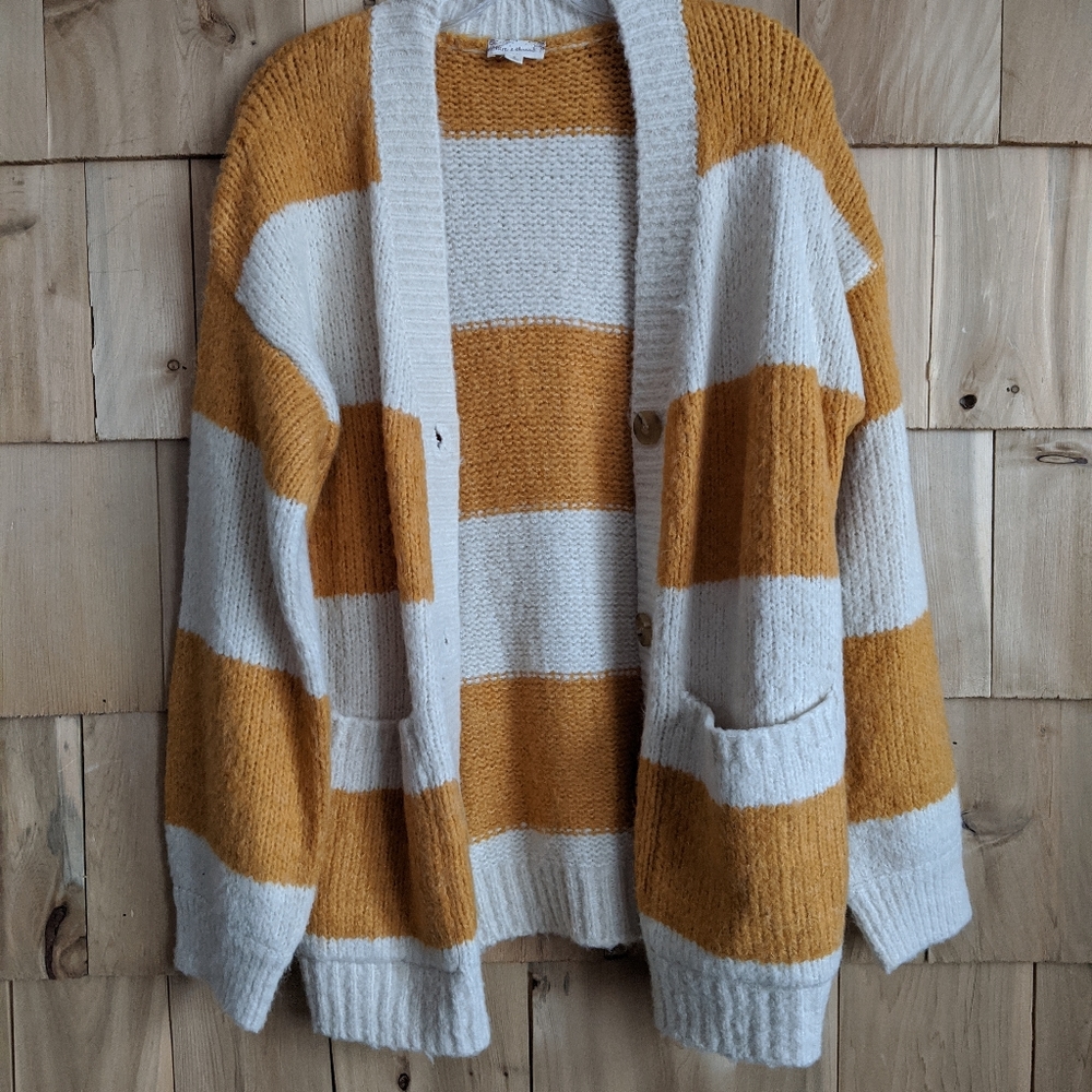 Hem and thread Sweater cardigan